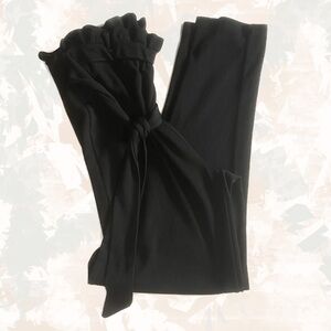Shein Privé belted paper bag waist black pants
Size (Tall xL)